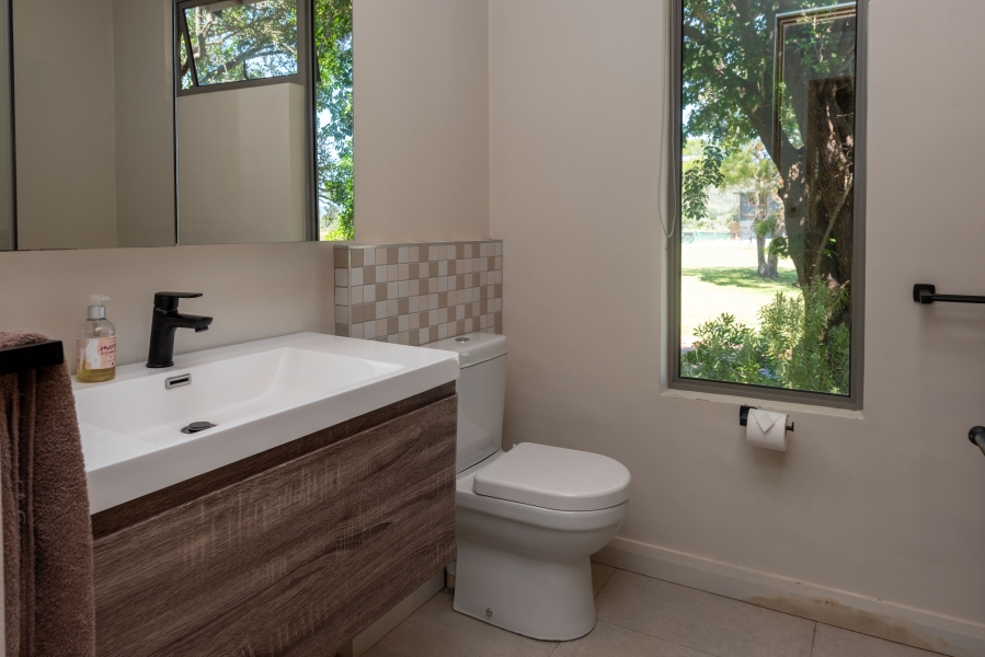 5 Bedroom Property for Sale in Brenton On Lake Western Cape